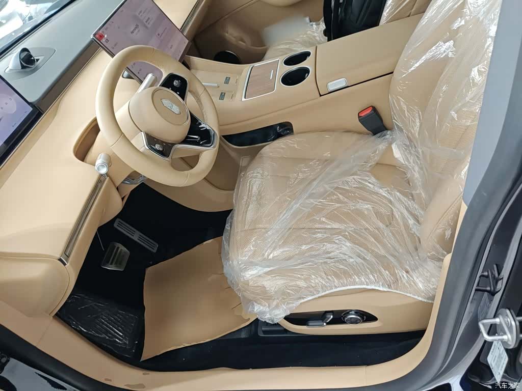 Luxeed R7, 2026 11