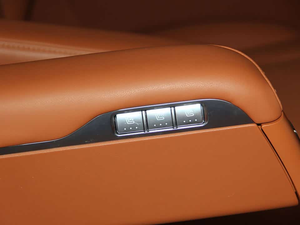 AITO Ask the world M9