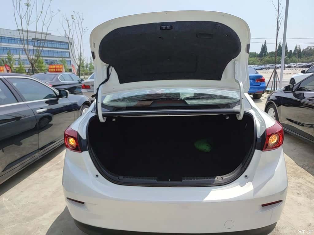 Mazda Mazda3, 2016 15