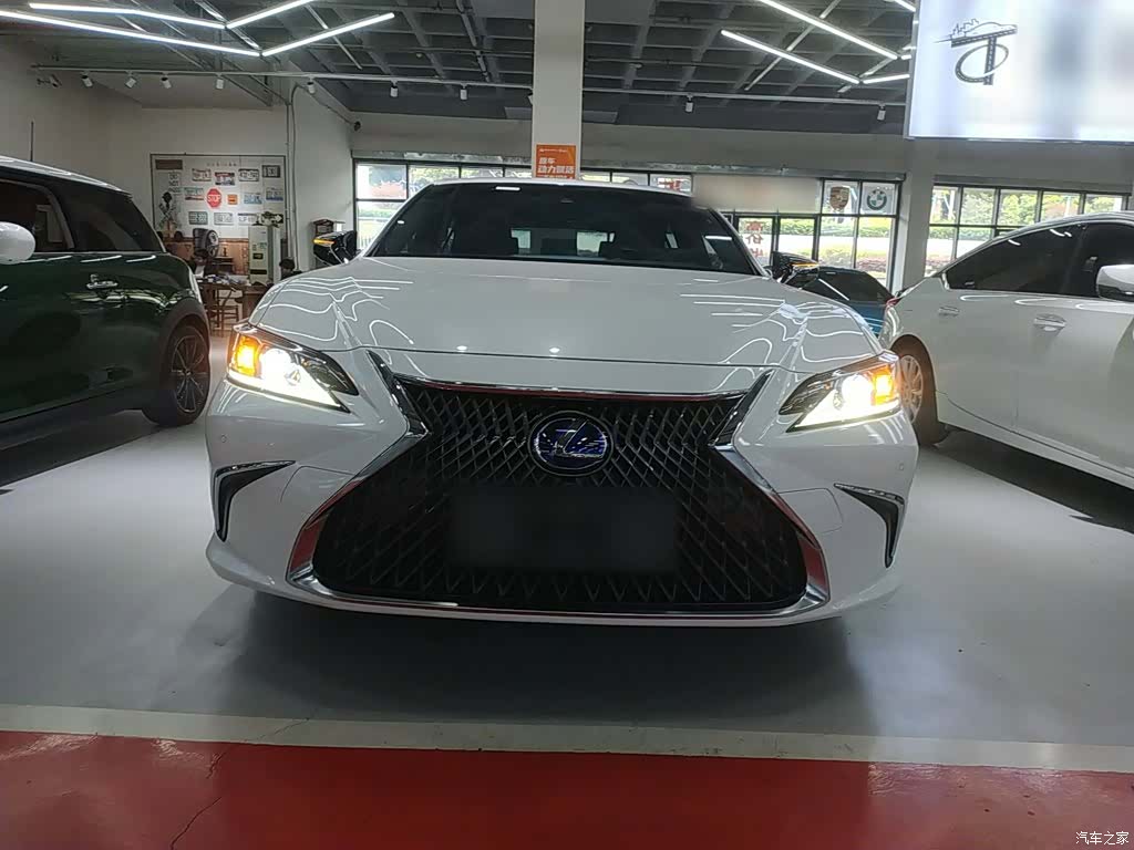 Lexus ES, 2019 3