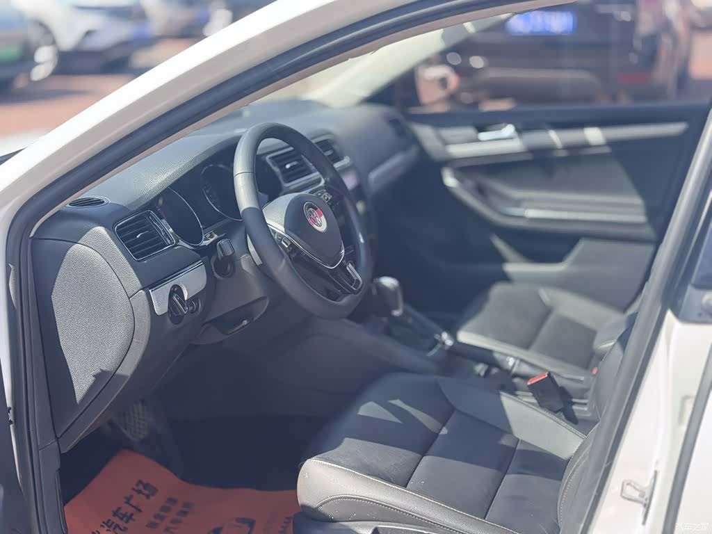 Volkswagen Sagitar, 2016 7
