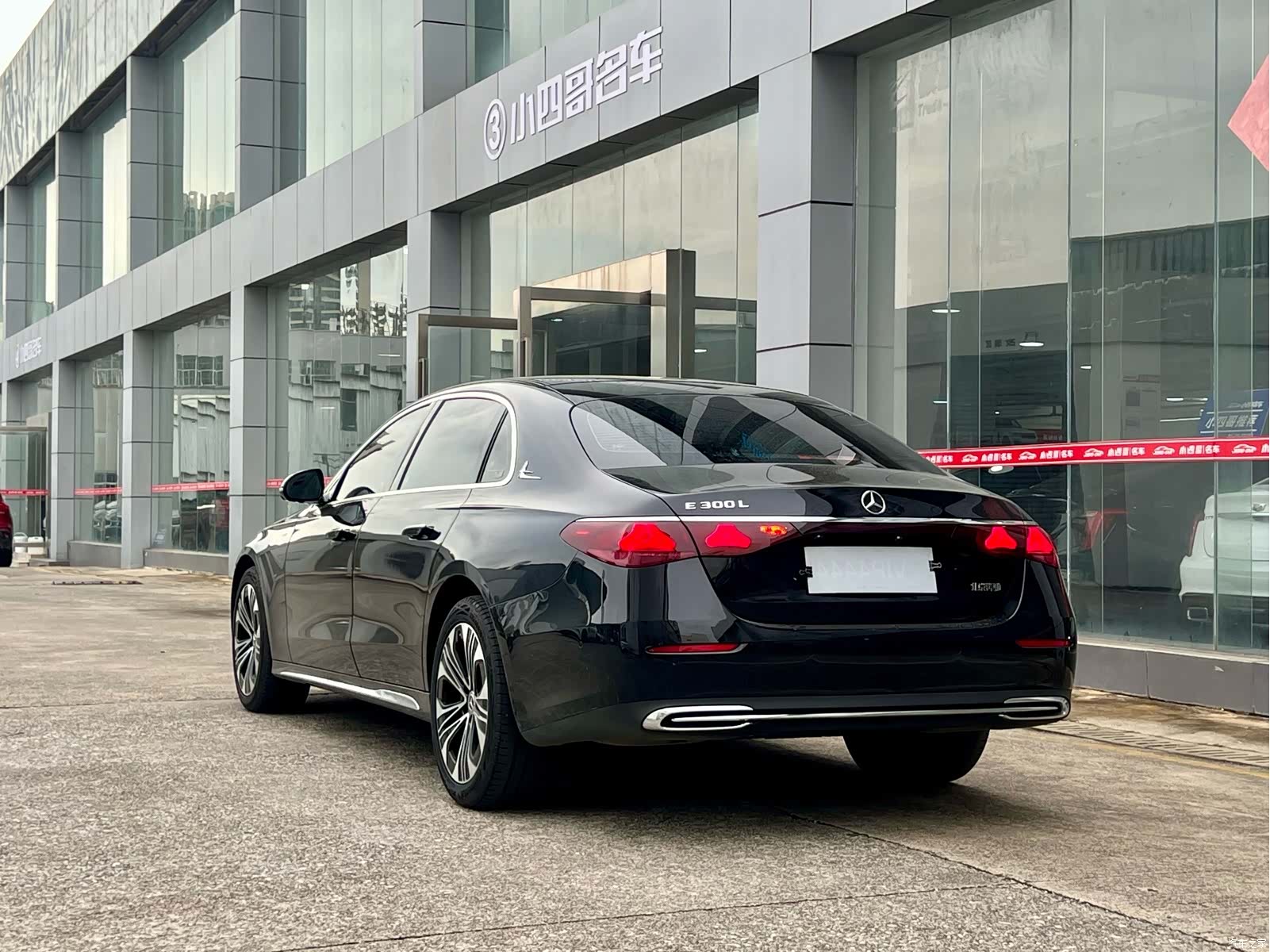 Mercedes-Benz E-Class, 2025 4
