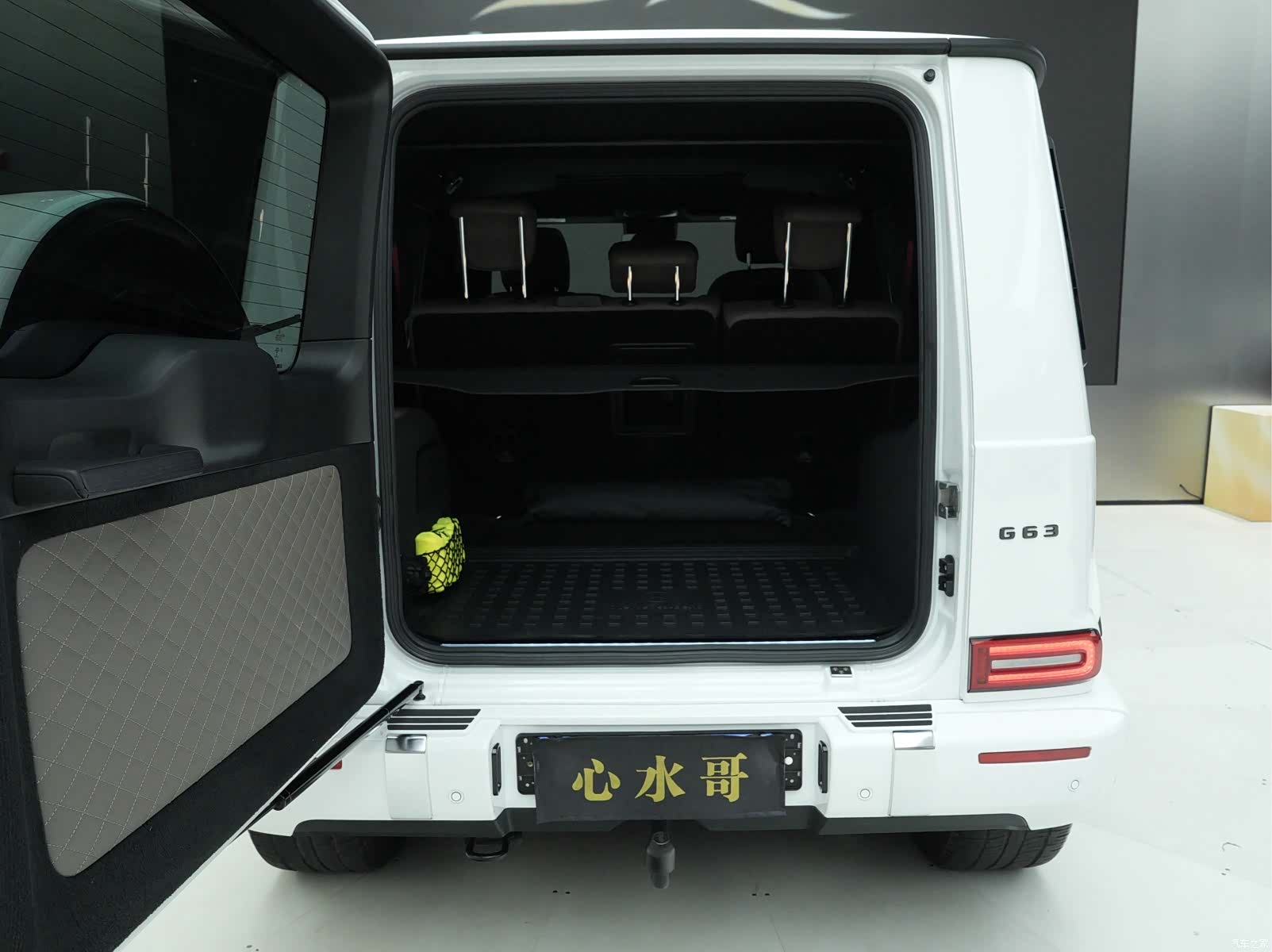 Mercedes-Benz G-Class, 2023 27