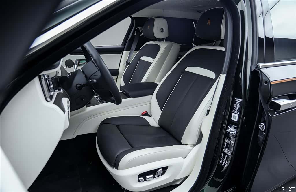 Rolls-Royce Ghost, 2022 13