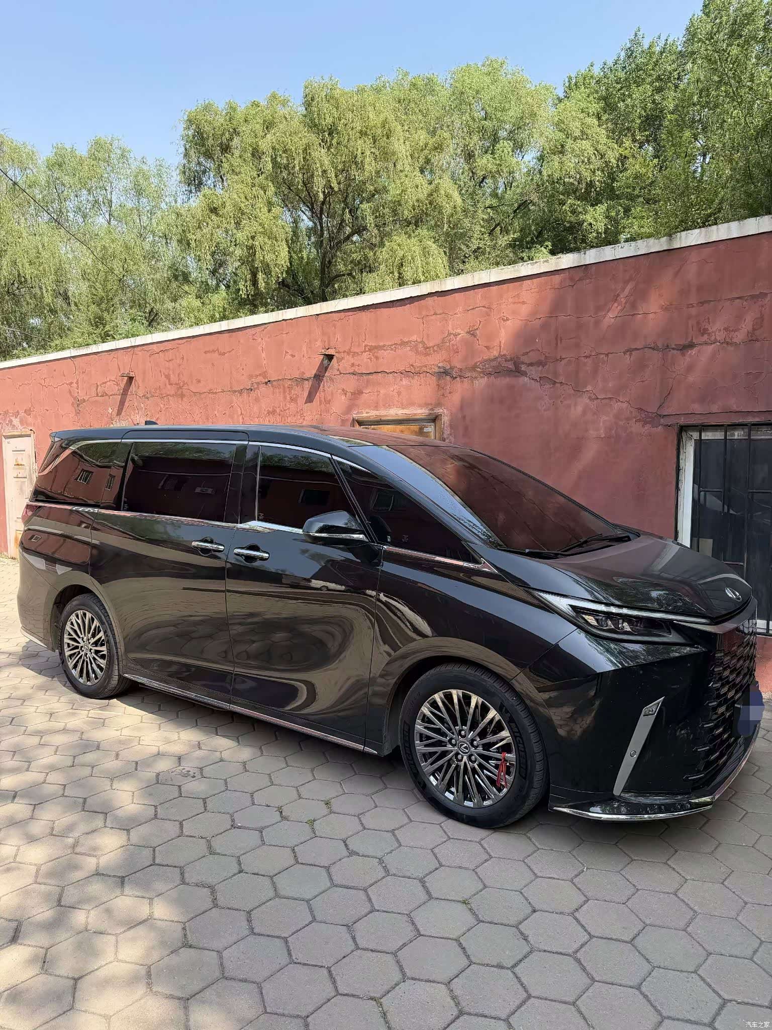 Lexus LM, 2025 2