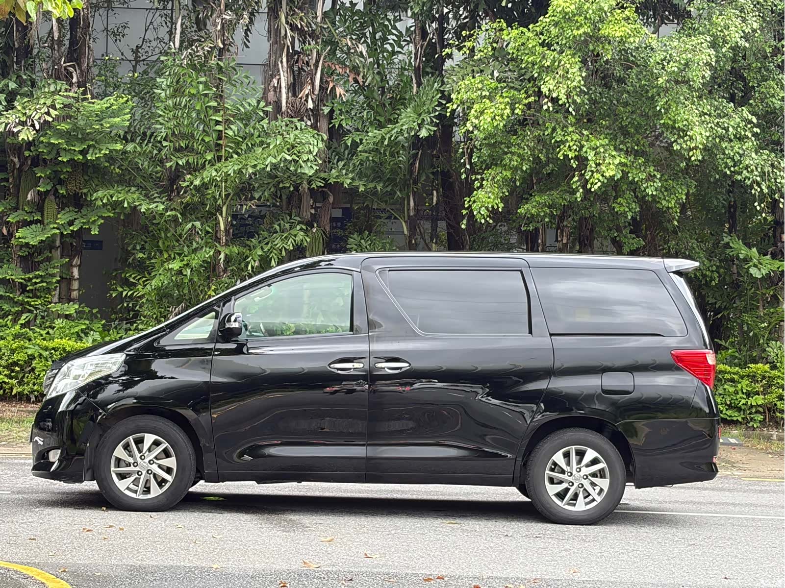 Toyota Alphard, 2011 9