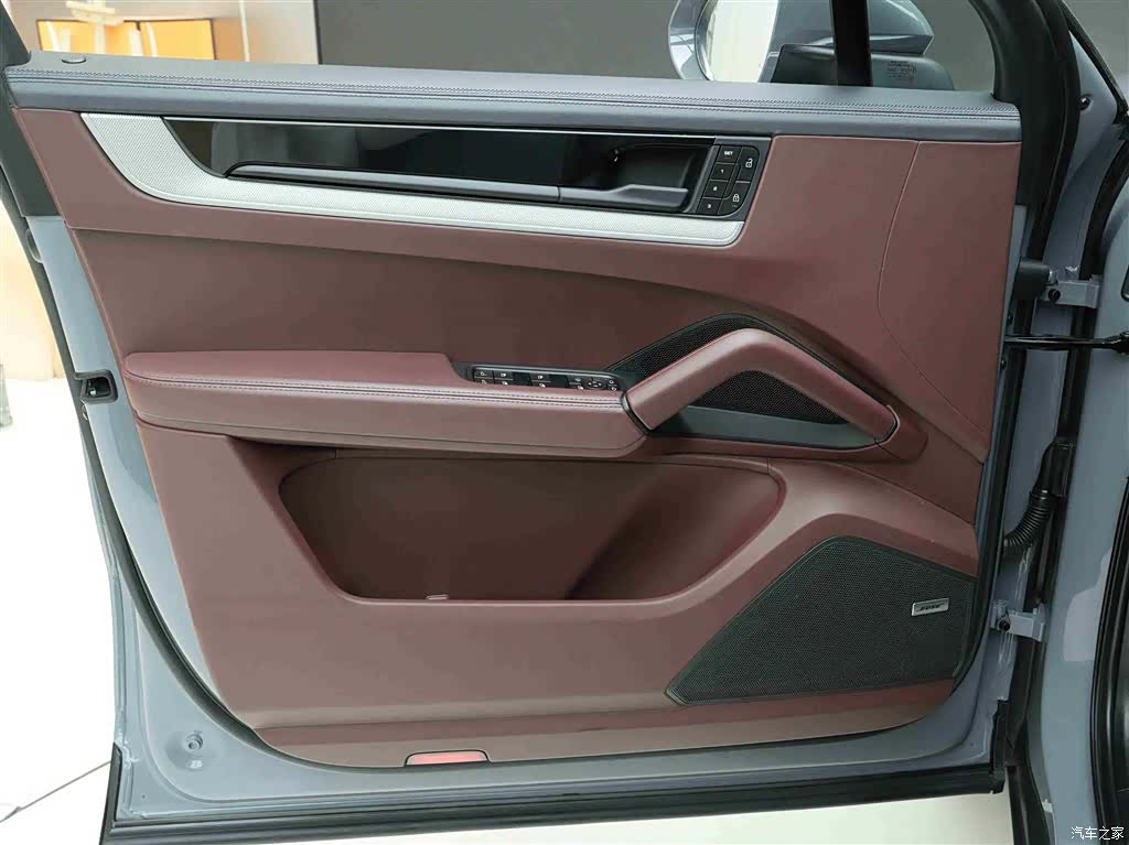 Porsche Cayenne, 2024 14