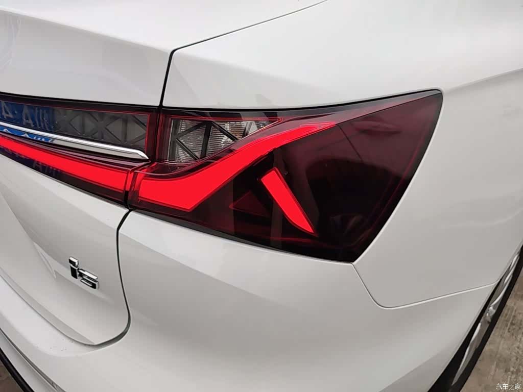 Roewe i5, 2025 8