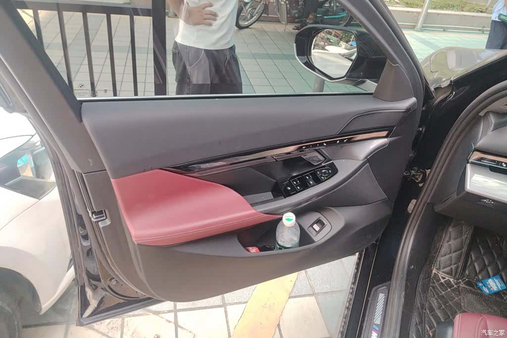 BMW 5 Series, 2025 7