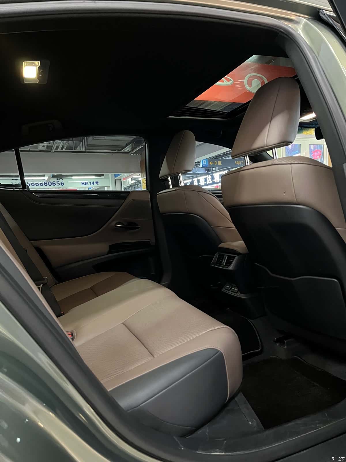 Lexus ES, 2023 12