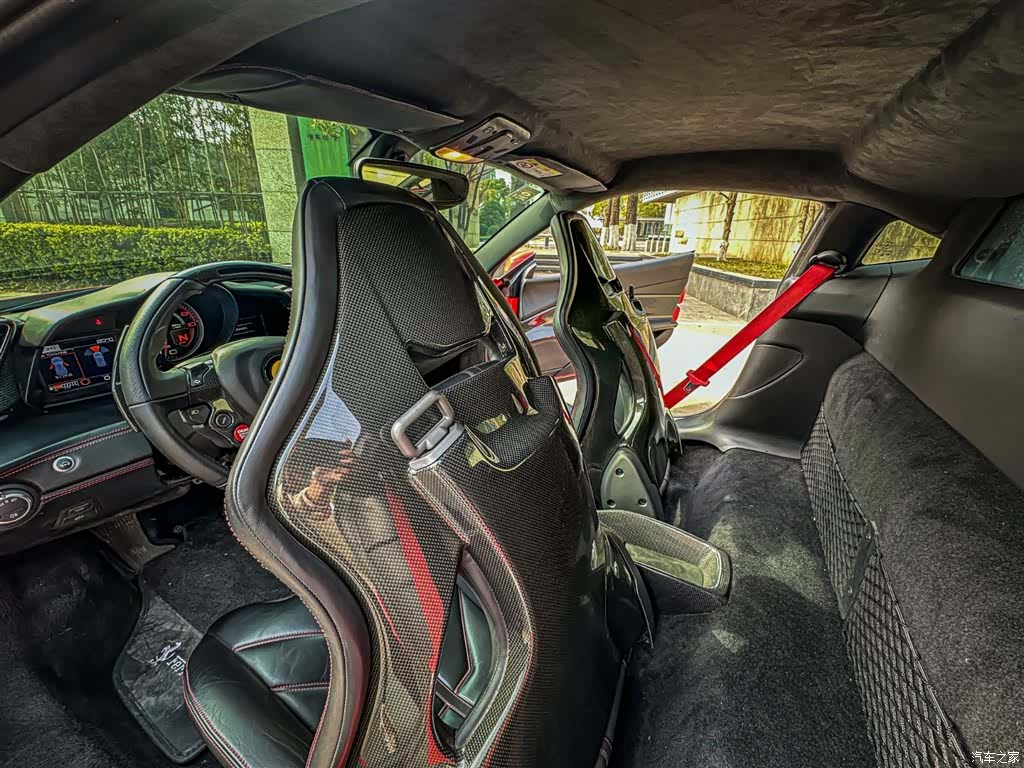 Ferrari 488, 2016 7