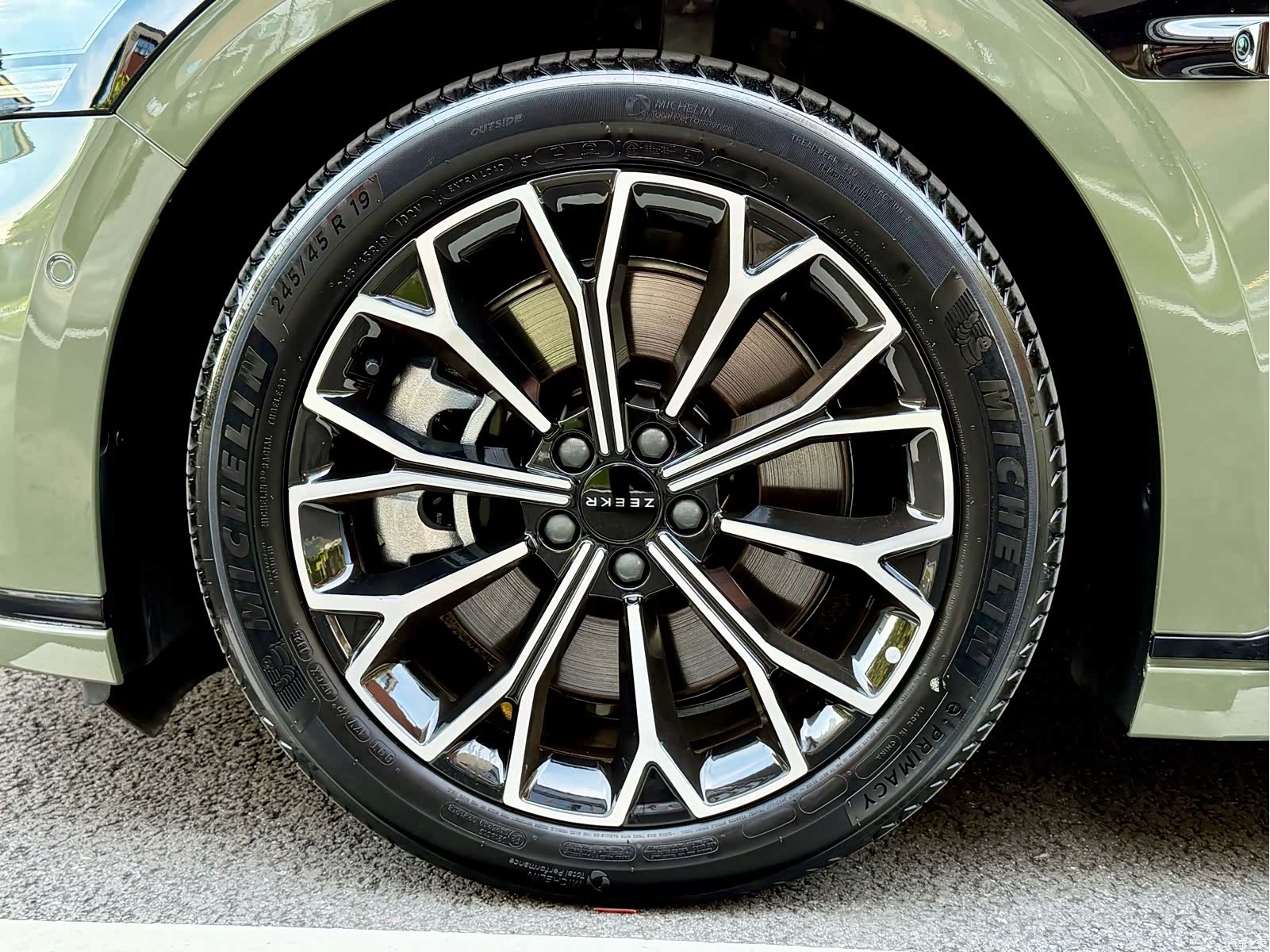 Zeekr 007, 2025 11
