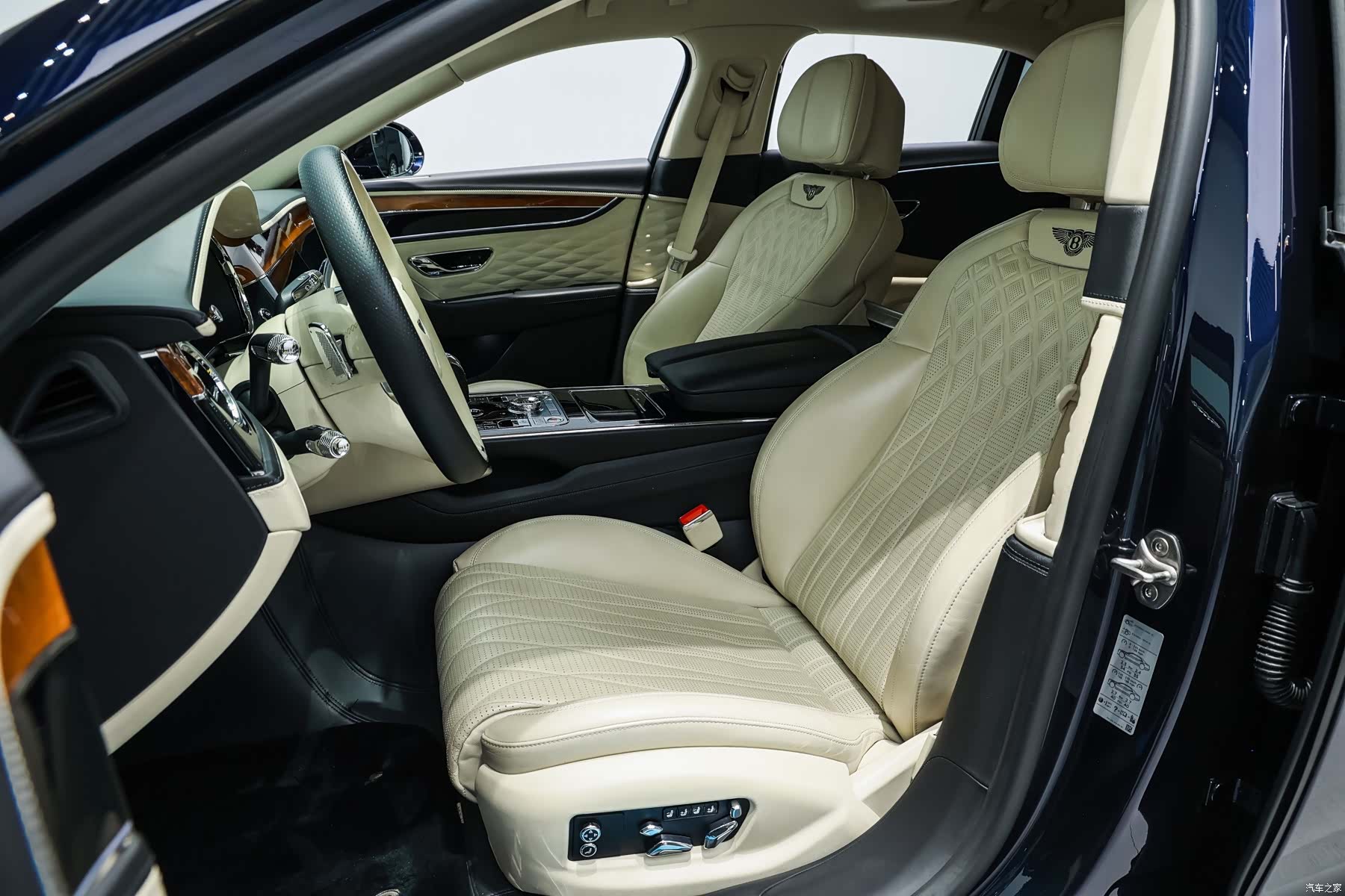 Bentley Flying Spur, 2022 10