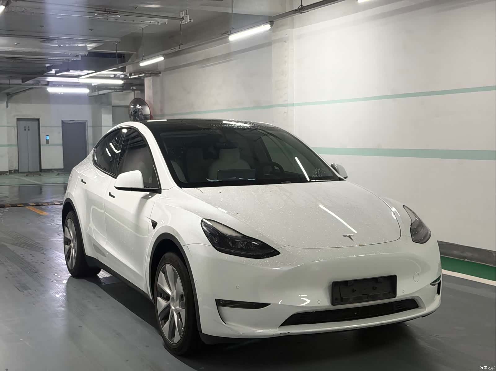 Tesla Model Y, 2023 3