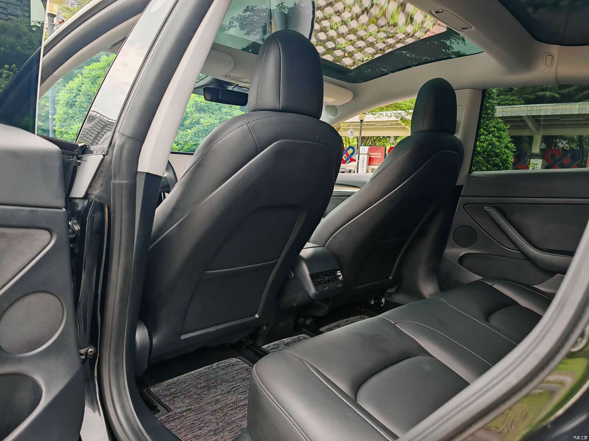 Tesla Model 3, 2023 12