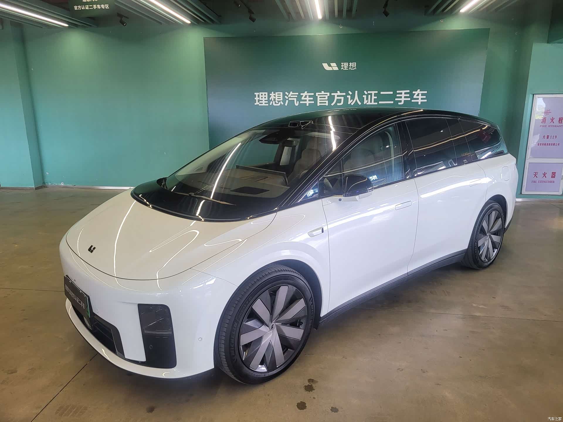 Li Auto i8, 2025 1