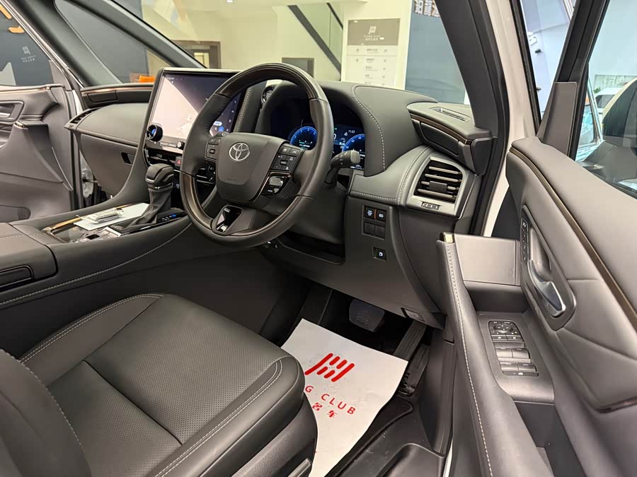 Toyota Alphard 2025, фото 3
