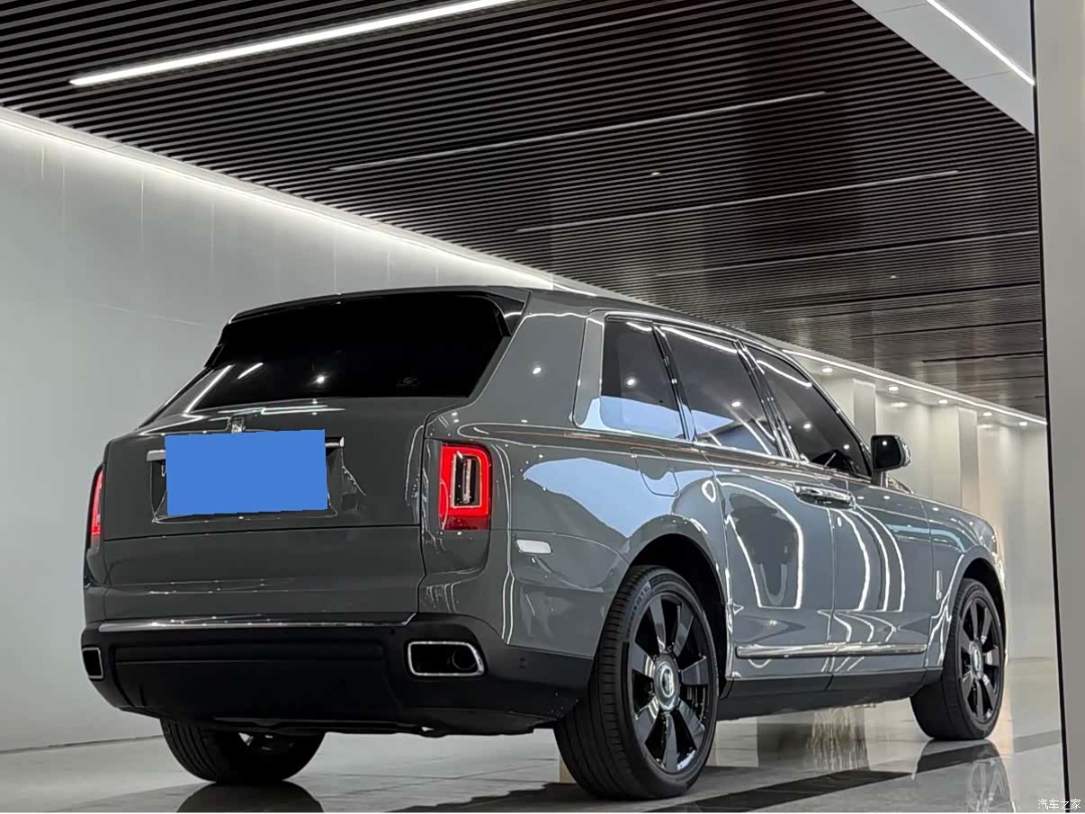 Rolls-Royce Cullinan, 2022 4