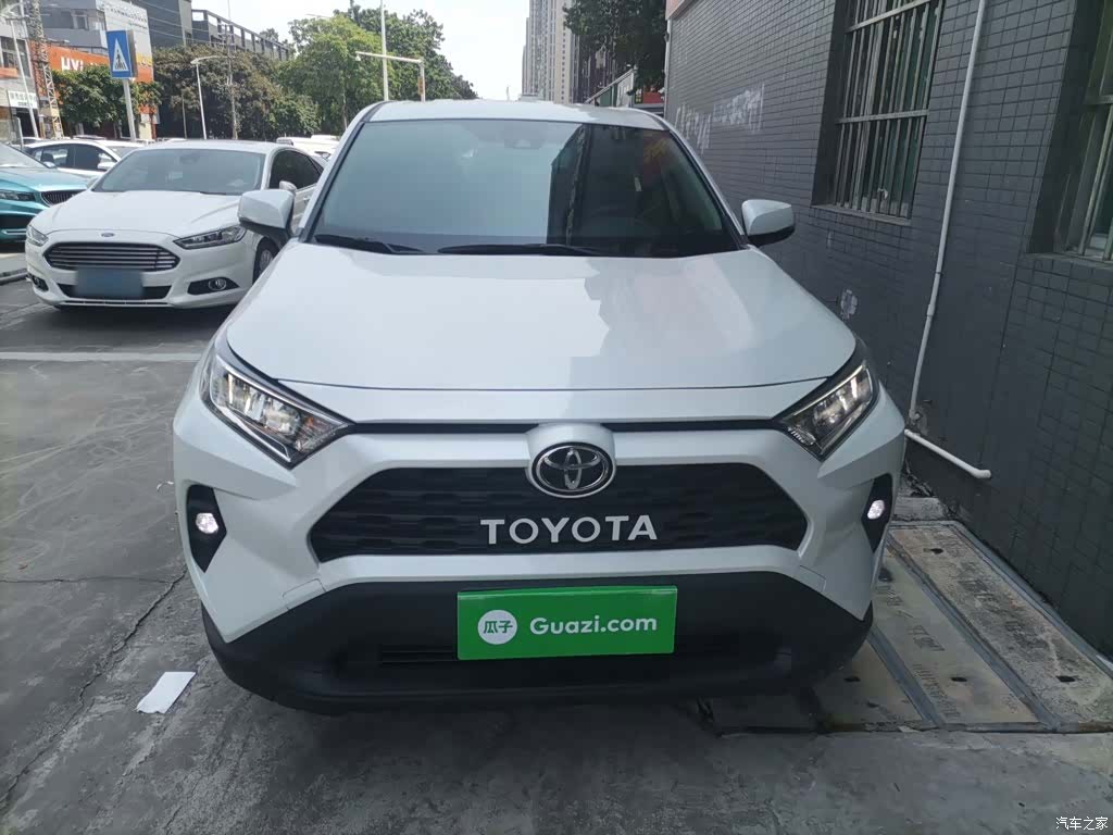 Toyota RAV4, 2024 3