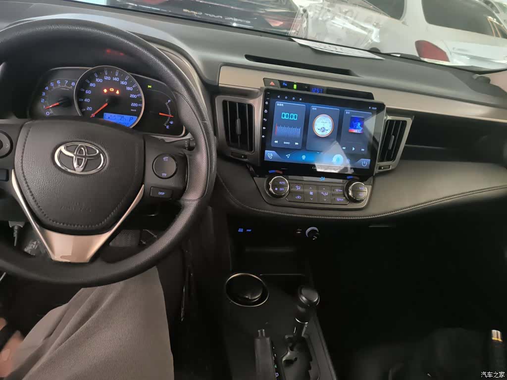 Toyota RAV4, 2015 6