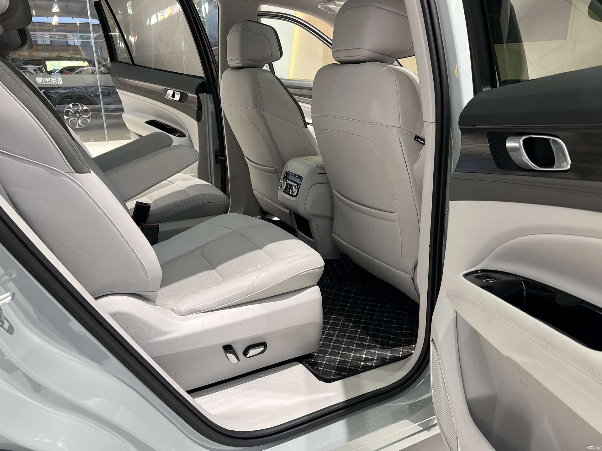 Ford Equator, 2026 14