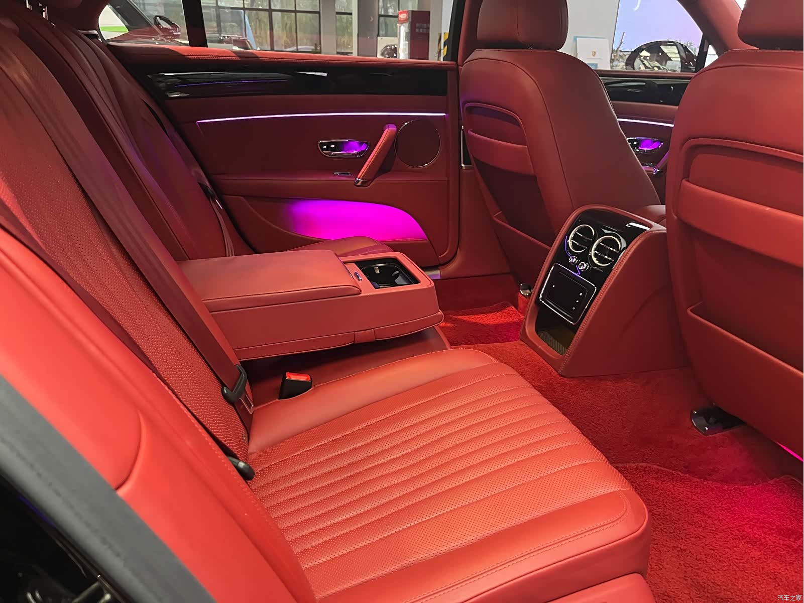 Bentley Flying Spur, 2017 16