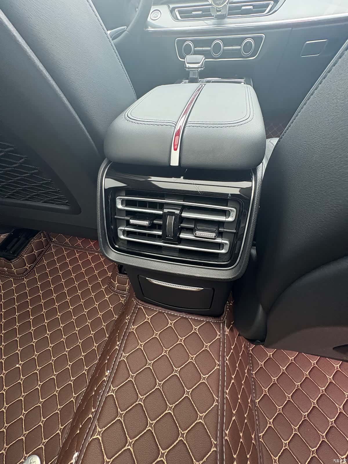 Hongqi HS5, 2023 12