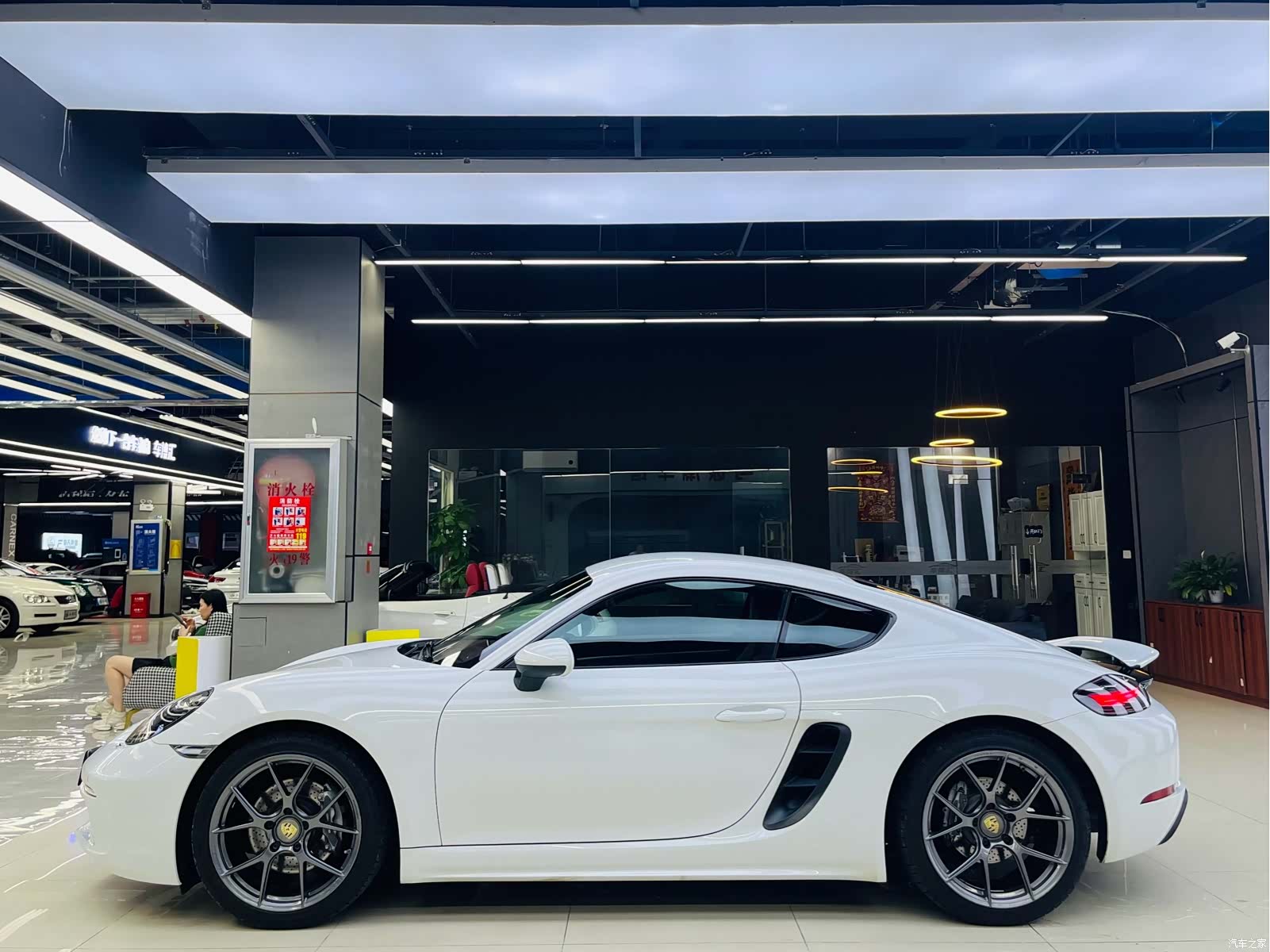 Porsche Cayman, 2022 4