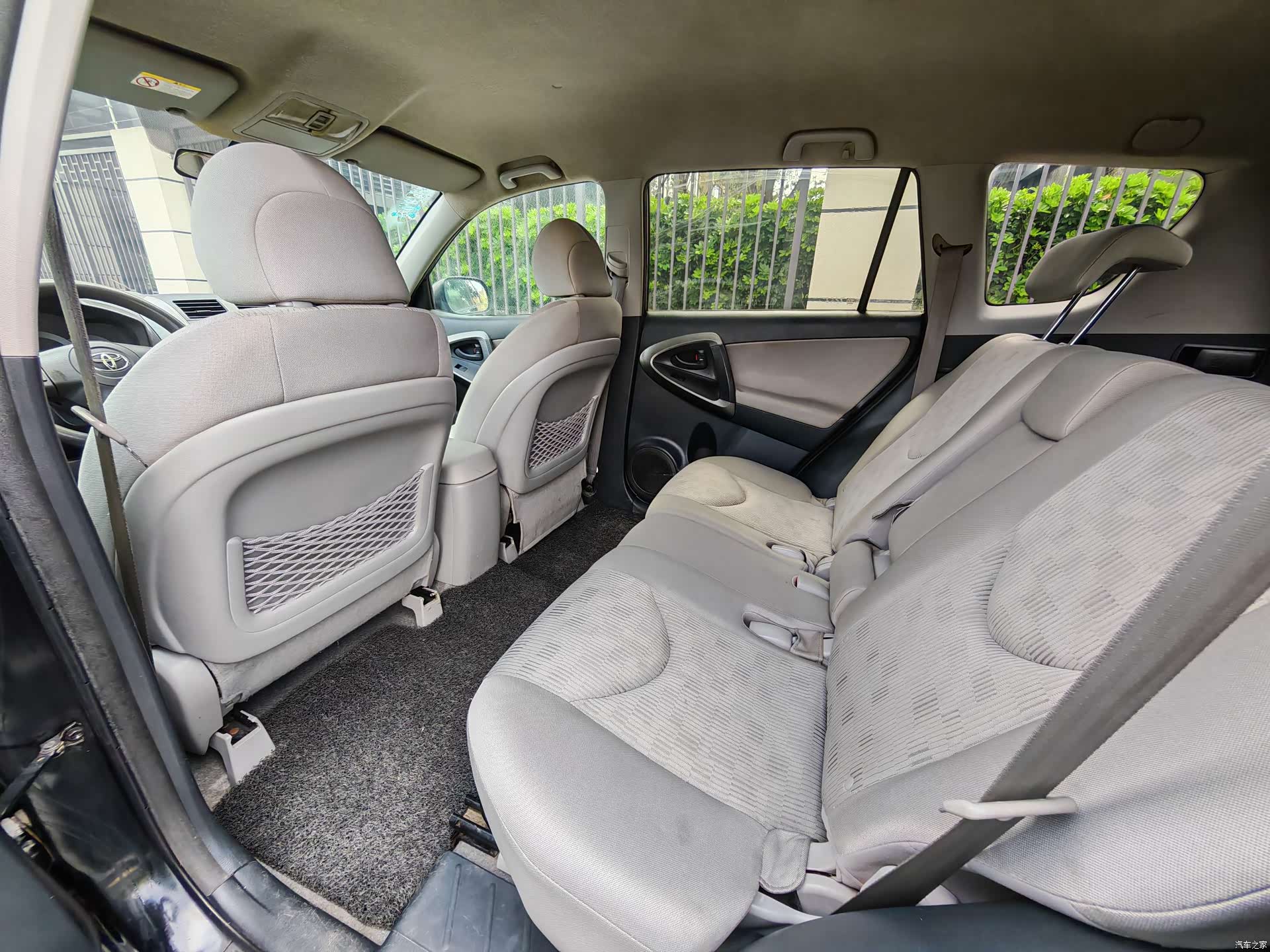 Toyota RAV4, 2011 13