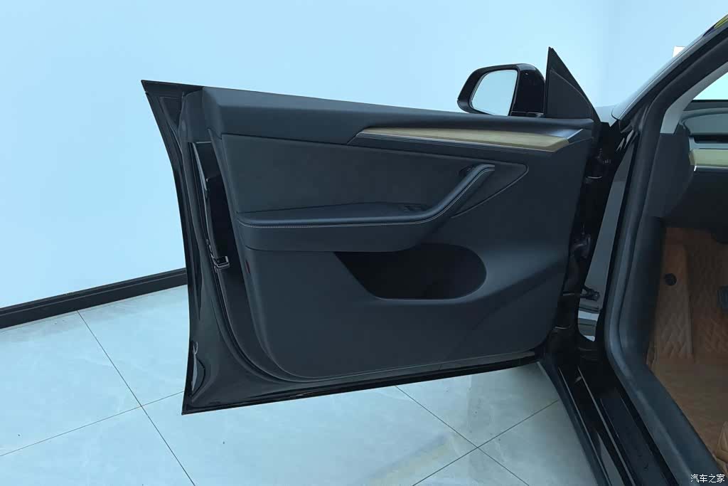 Tesla Model Y, 2023 7