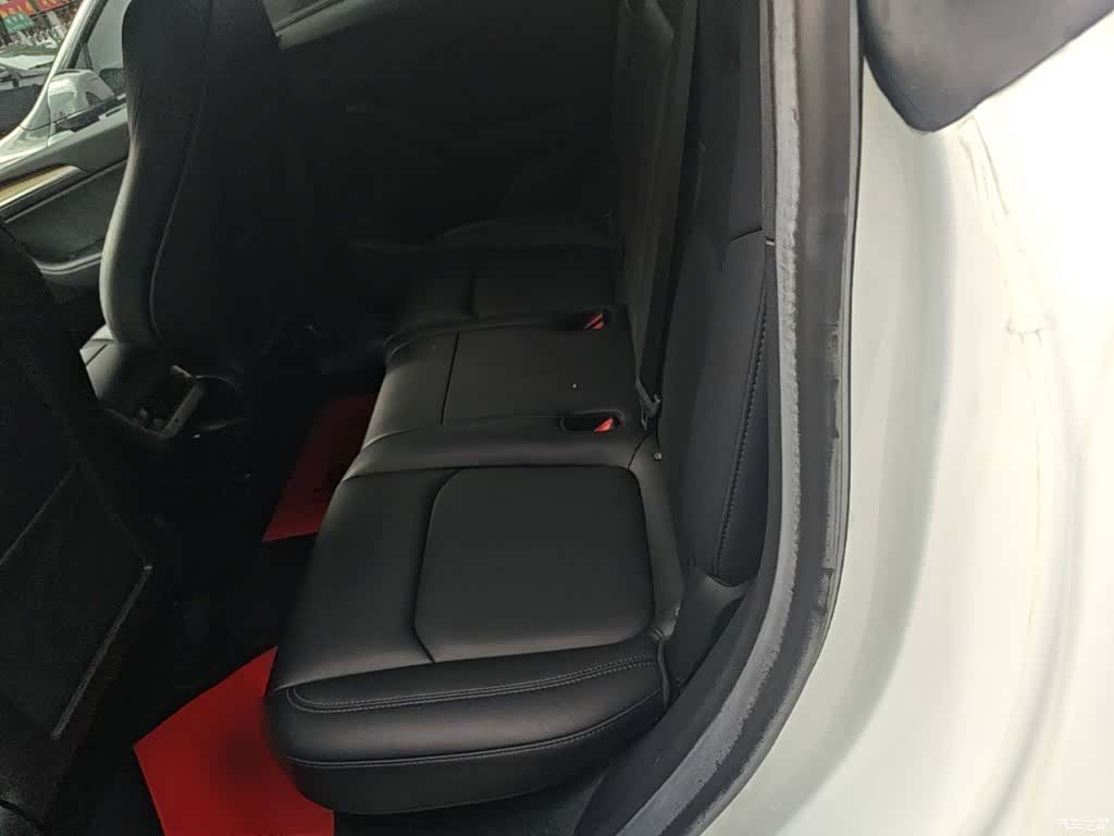 Tesla Model Y, 2023 17