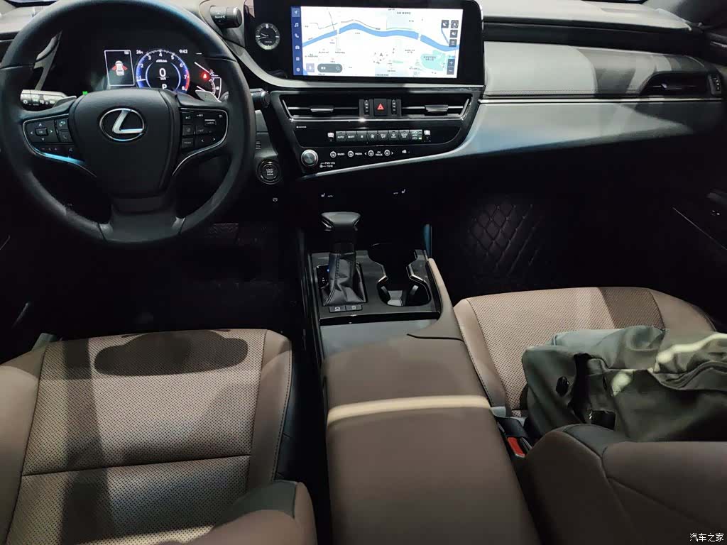 Lexus ES, 2024 9