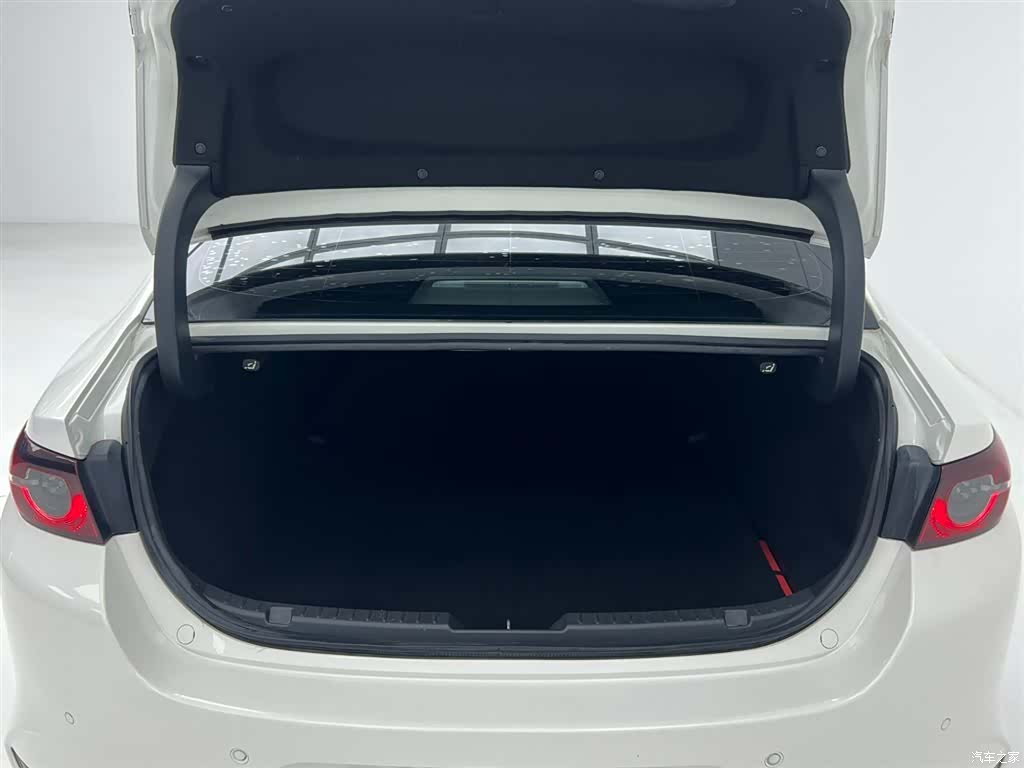 Mazda Mazda3, 2021 18