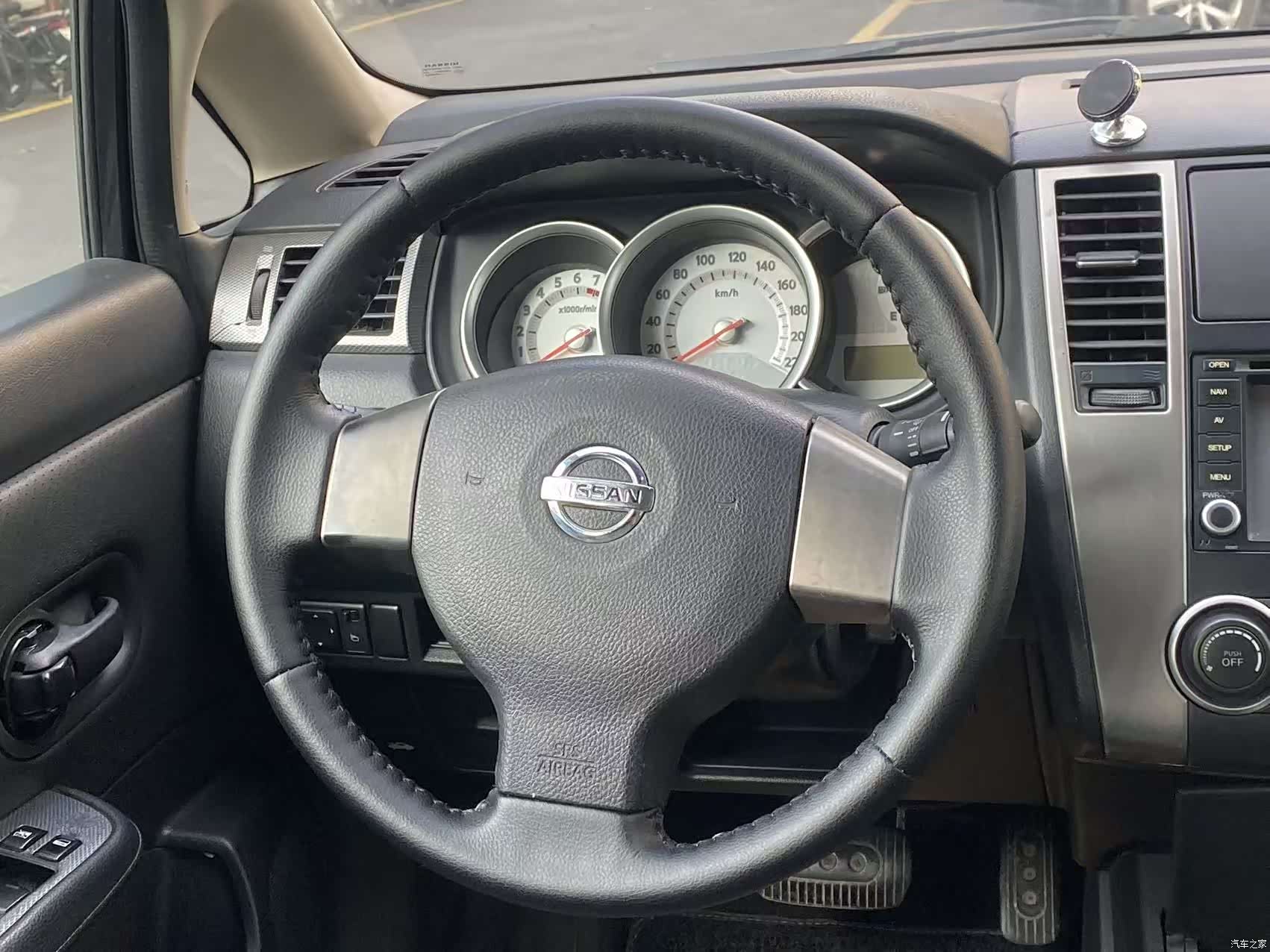 Nissan Tiida, 2010 19