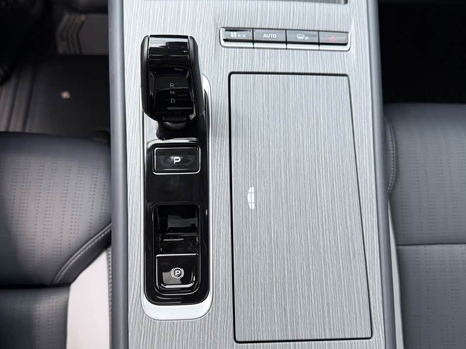 Geely Atlas L
