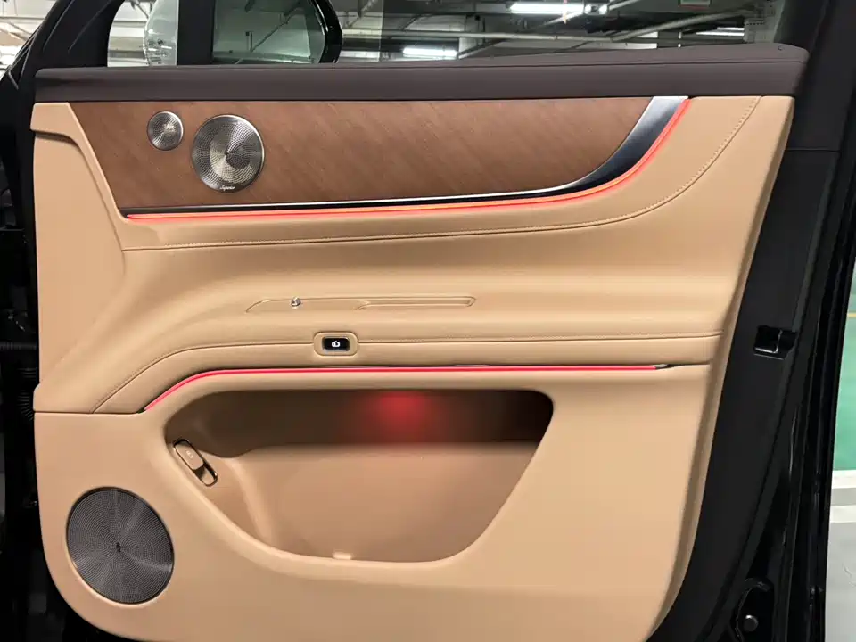 AITO Ask the world M9