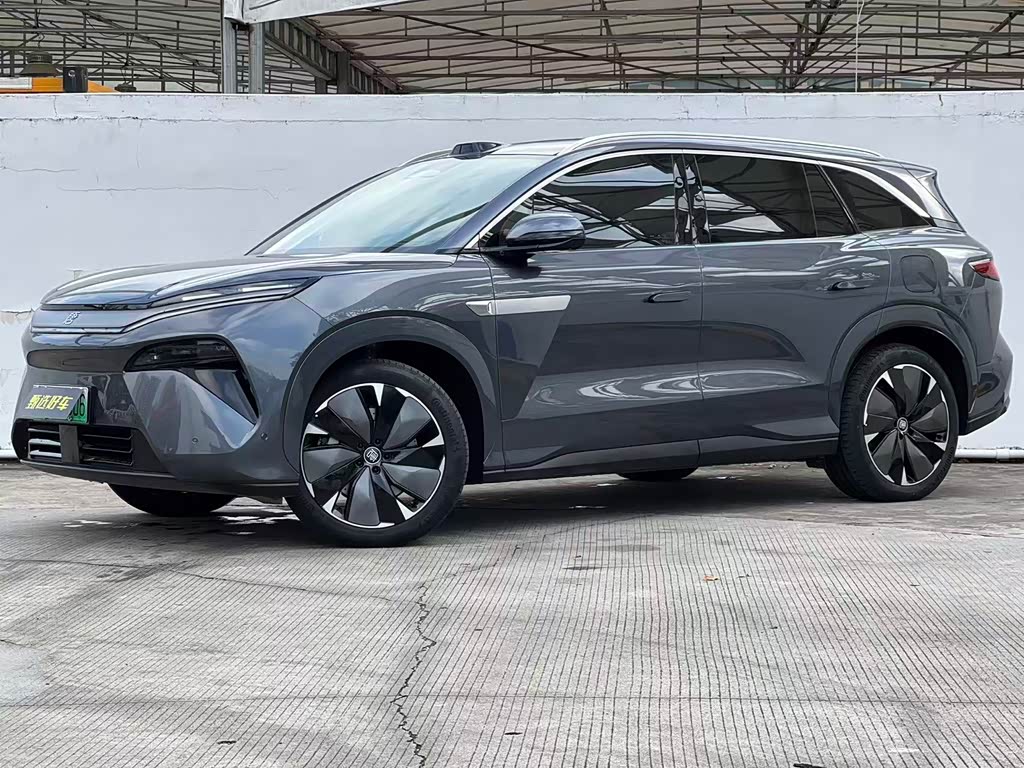BYD Tang L