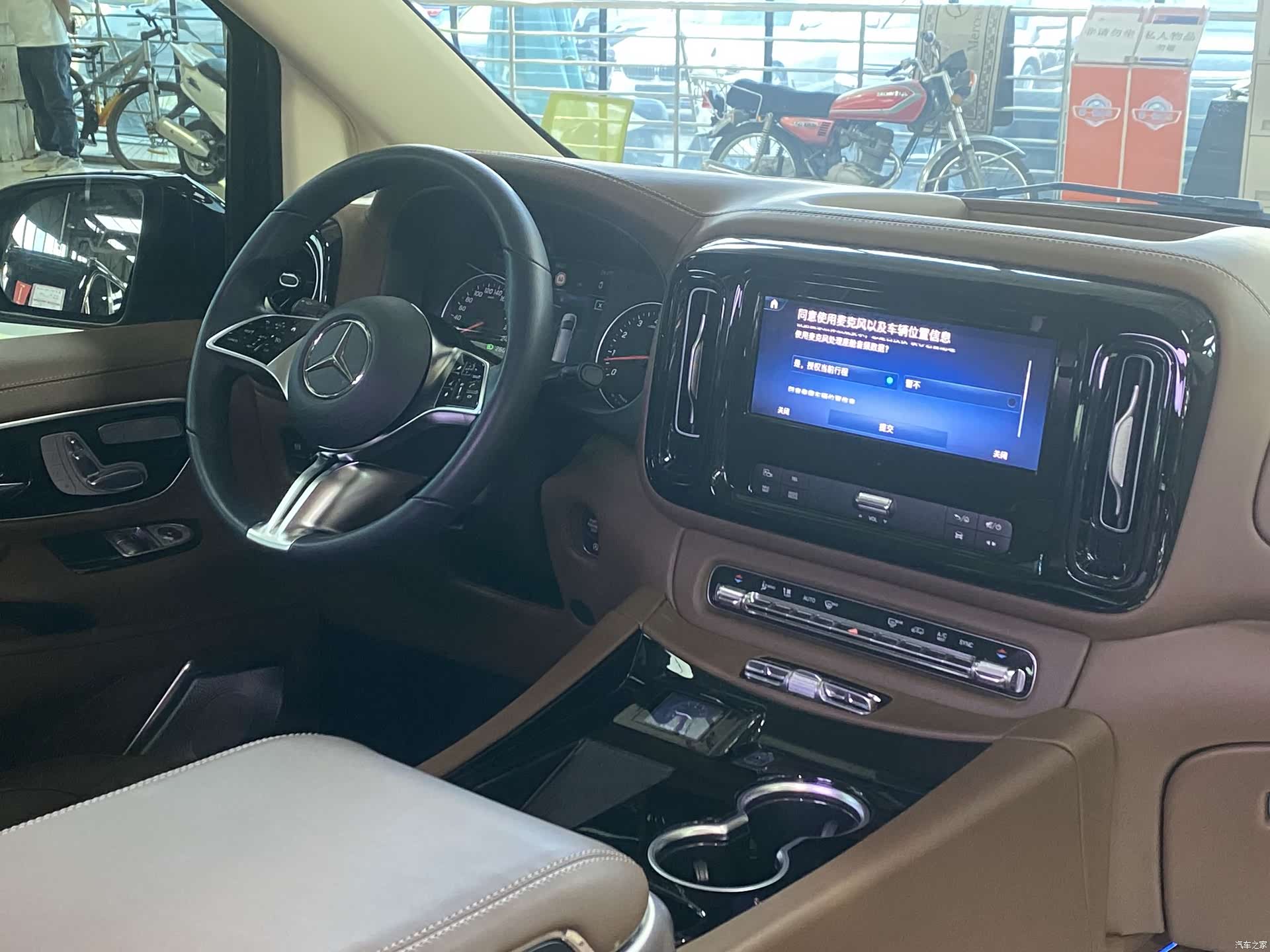 Mercedes-Benz 7, 2025 8