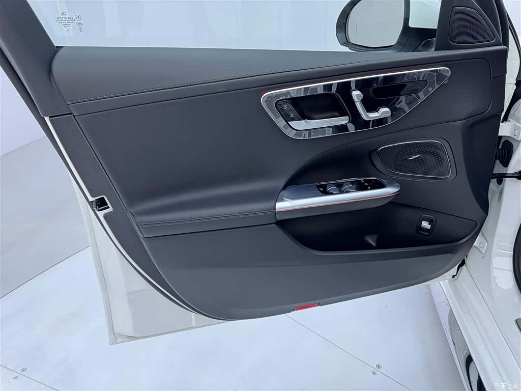 Mercedes-Benz C-Class, 2024 17