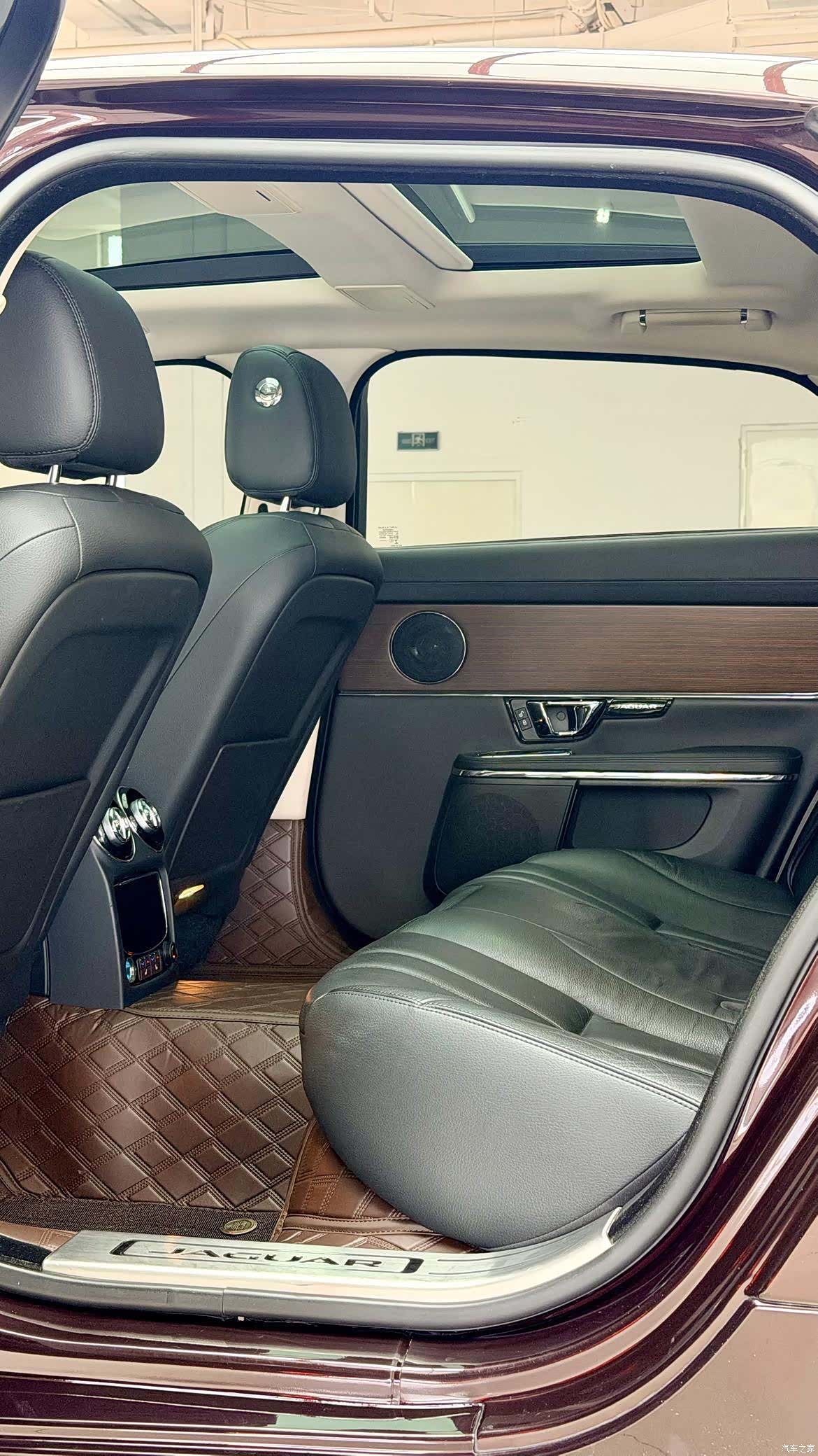 Jaguar XJ, 2018 9