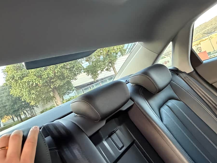 Audi A4L 2022, фото 31