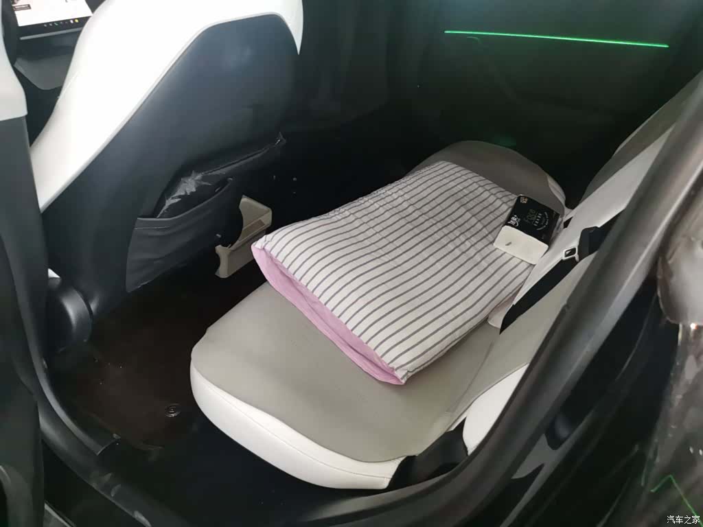 Tesla Model Y, 2023 13
