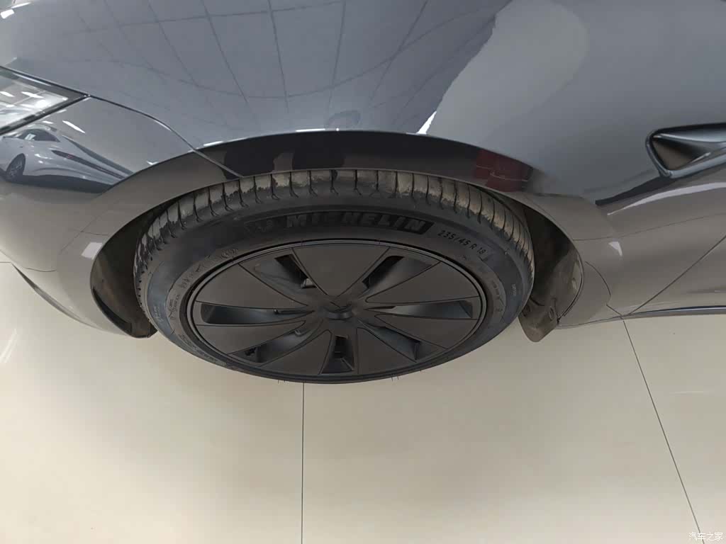Tesla Model 3, 2025 23