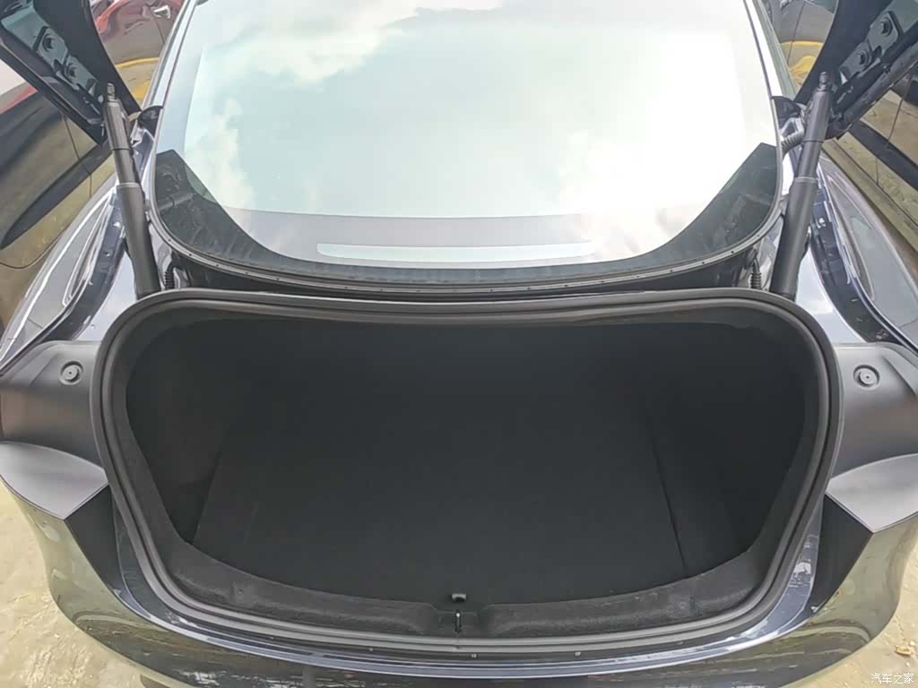 Tesla Model 3, 2025 15
