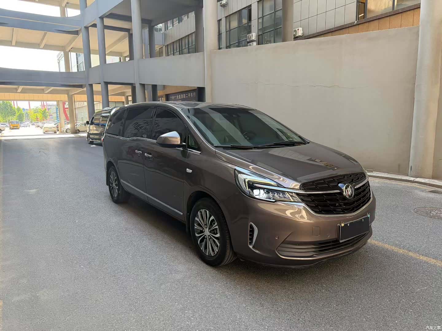 Buick GL8, 2021 3