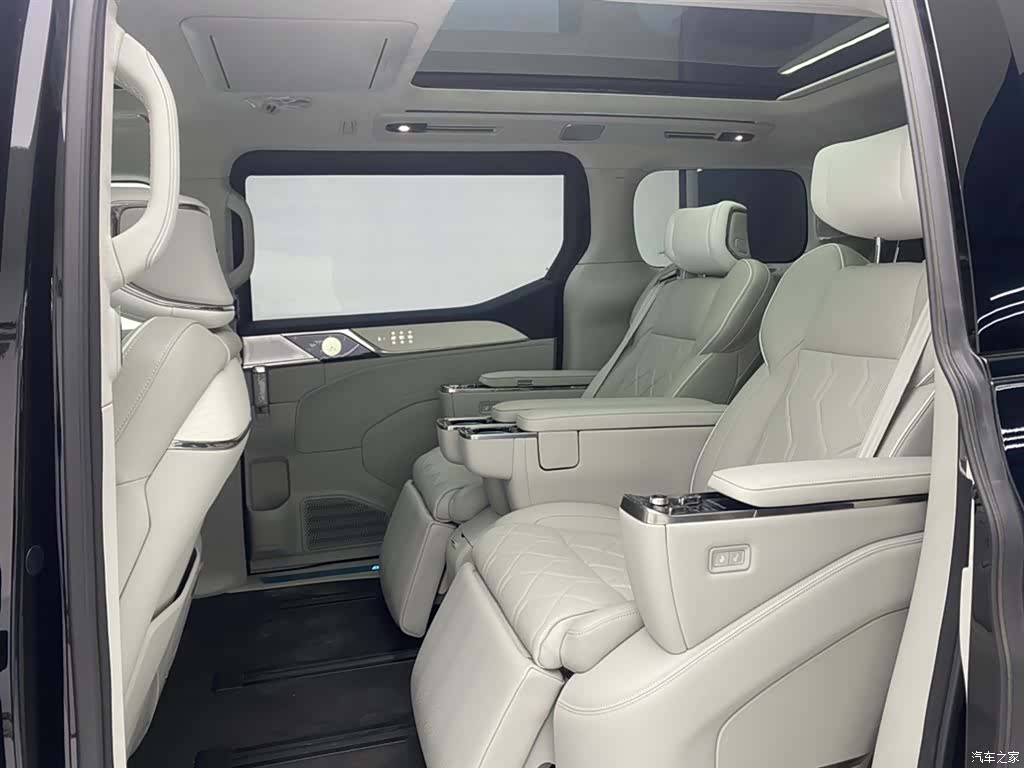 Volvo EM90, 2026 19