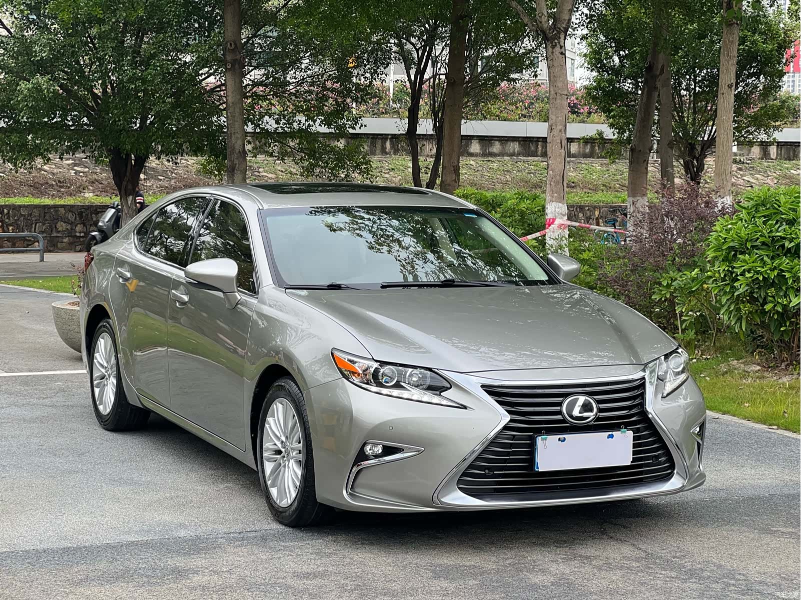 Lexus ES, 2016 3