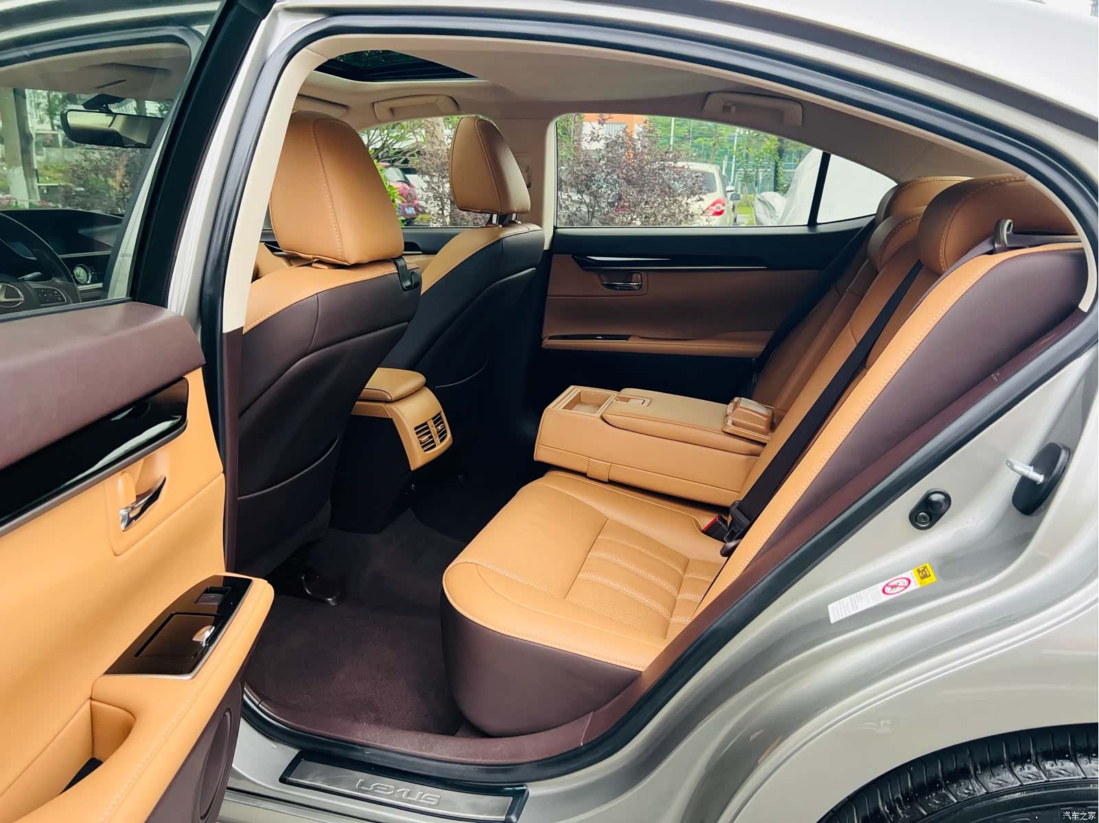 Lexus ES, 2016 12