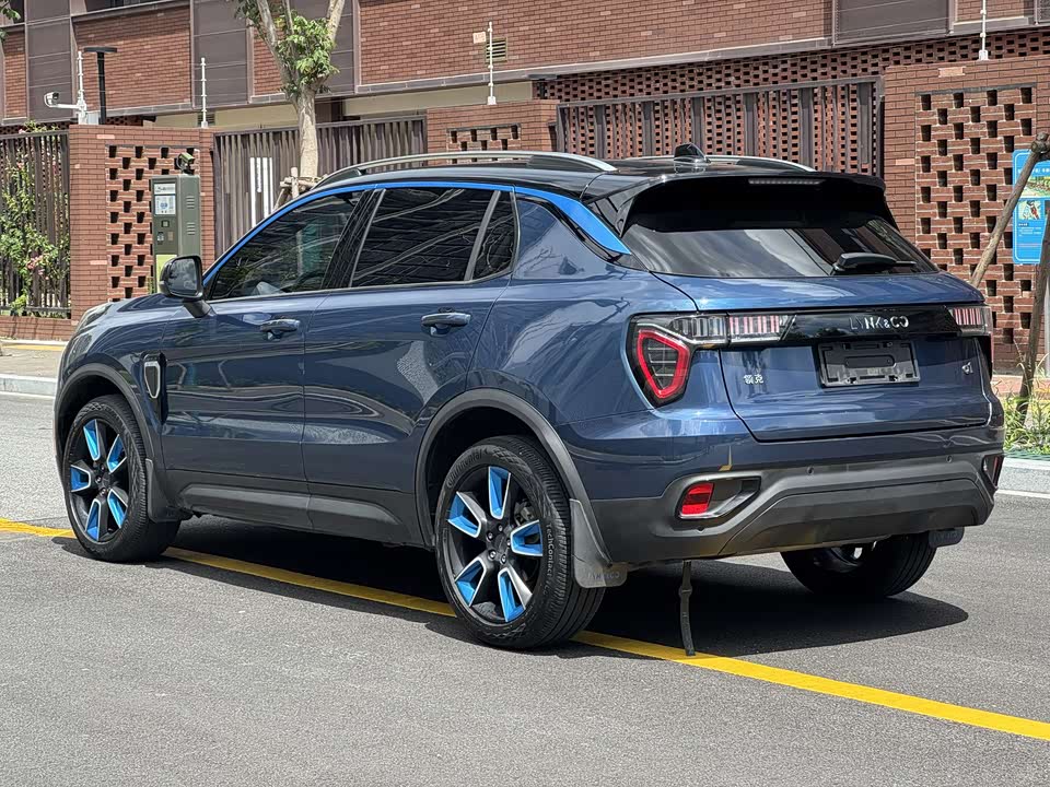 Lynk & Co 01