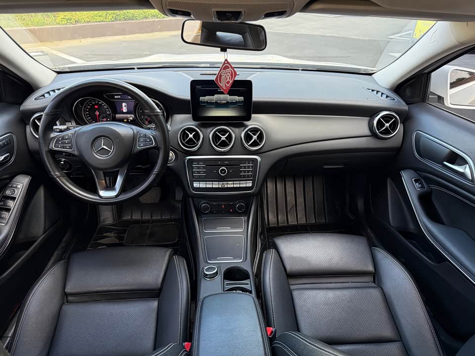 Mercedes-Benz GLA Mercedes-Benz GLA